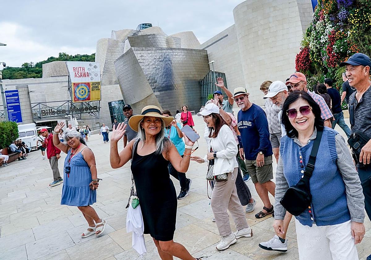 Bizkaia firma su verano con más visitantes de la historia y tira del turismo en Euskadi