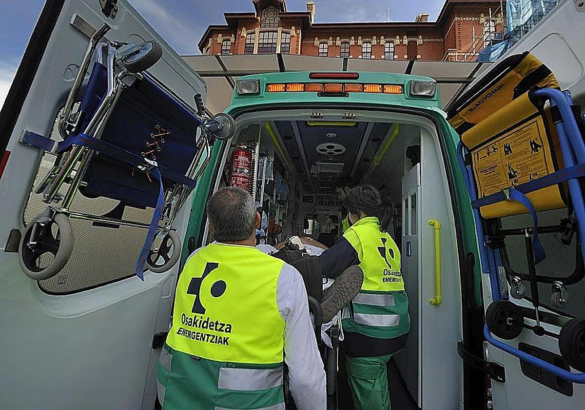 Dos heridos en un choque frontal en Muxika, uno evacuado en helicóptero