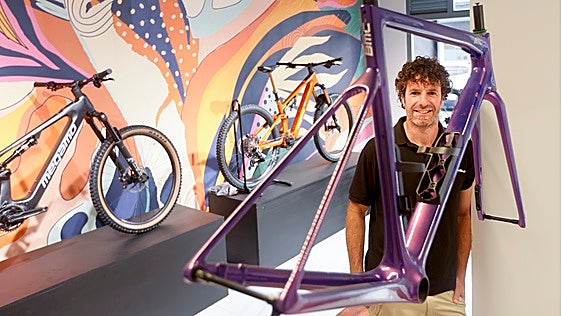 De dar pedales por Busturia a crear una comunidad ciclista