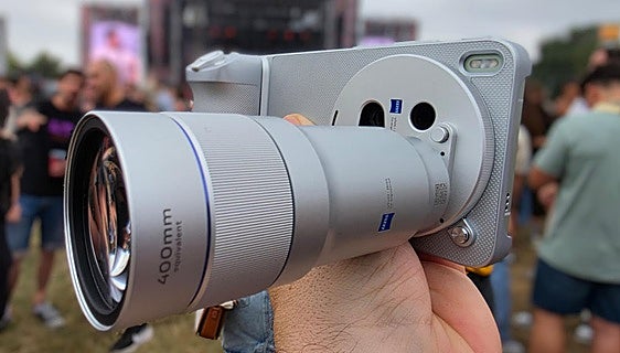 El móvil que se creía una cámara réflex: probamos el Vivo x300 Ultra en el Bilbao BBK Live