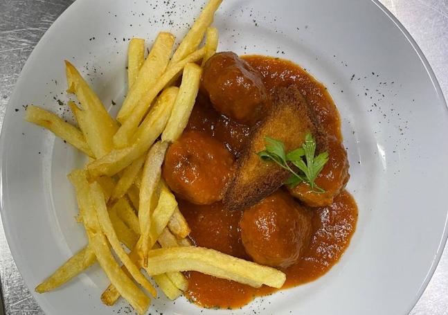 Albóndigas con patatas.