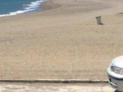 Imagen de la playa en la que ha hecho explosión el primer artefacto. /Álvaro Cabrera