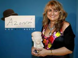 La escritora María Dolores Beccaría ha ganado esta noche el XXXIII Premio Azorín de Novela con la obra 'El arte de perder'. /Efe