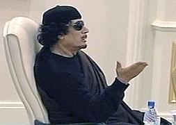 Gadafi reaparece en una reunión con líderes tribales en Trípoli