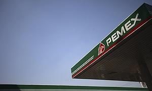 Logotipo de Pemex en una estación de servicio. / Edgard Garrido (Reuters)