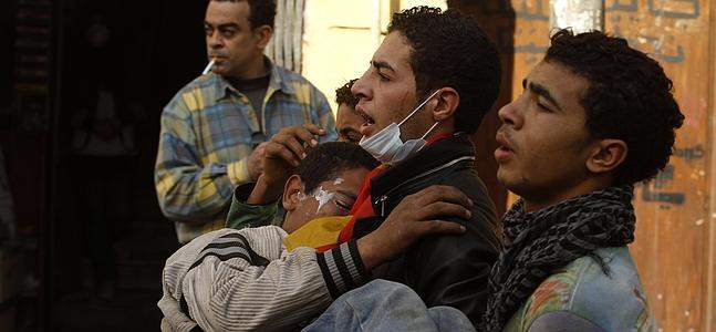 Joven herido en los disturbios en Tahrir, Egipto. / Afp | Atlas