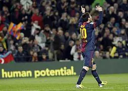 Messi celebra uno de los cuatro goles que marcó ante Osasuna. / Efe