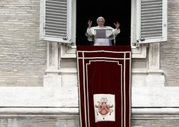 El Papa, durante el Angelus. / Foto: Alessandro Bianchi (Reuters) | Vídeo: Atlas