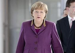 Angela Merkel , a su llegada a una reunión extraordinaria de la Unión Democristiana (CDU) en Berlín. / Efe