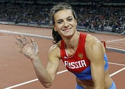 Isinbayeva saluda tras la final olímpica de Londres./Reuters