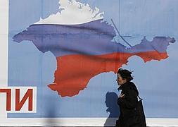 Mapa de Crimea con los colores de la bandera rusa. / Baz Ratner (Reuters)
