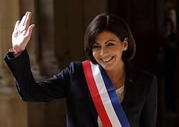 Anne Hidalgo, tras ser elegida formalmente como alcaldesa de París. / Philippe Wojazer (Reuters)