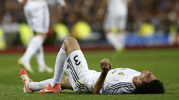 Pepe lesionado sobre el terreno de juego. 