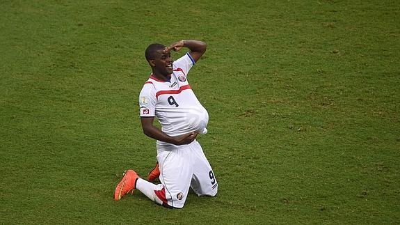 Campbell celebra un gol contra Uruguay. 