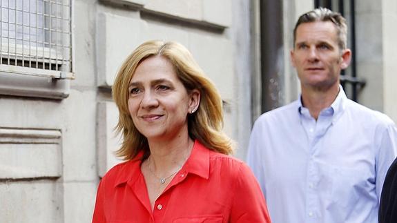 La infanta Cristina, junto a su marido, ayer en Ginebra.