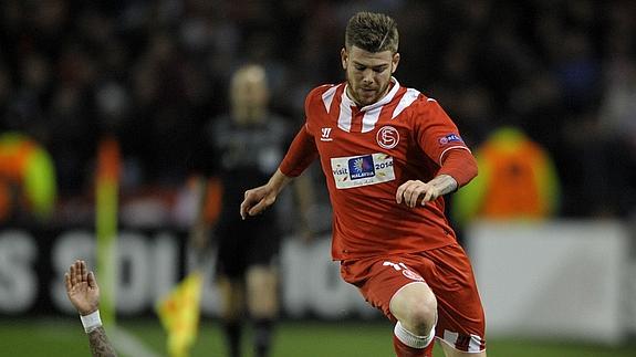 Alberto Moreno, durante un partido con el Sevilla. 