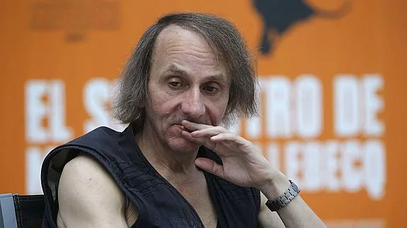 El escritor francés, Michel Houellebecq, durante la presentación en Madrid de la comedia "El secuestro de Michel Houellebecq" 