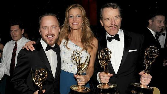 Los protagonistas de 'Breaking Bad' Aaron Paul, Anna Gunn y Bryan Cranston.