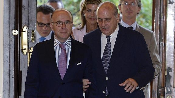 Berdnard Cazeneuve y Jorge Fernández Díaz.