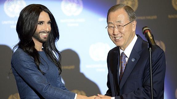 Conchita Wurst, con Ban Ki-moon.