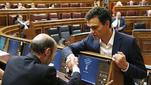 Pedro Sánchez y Alfredo Pérez Rubalcaba. 