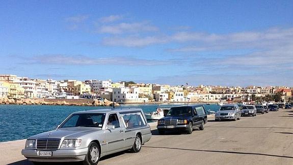 Coches fúnebres con cadáveres de inmigrantes.