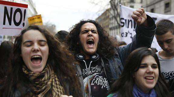 Manifestación en Madrid en contra de los grados de tres años. 