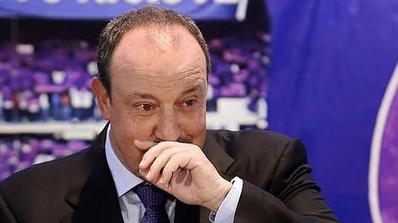 Rafa Benítez se emociona en el Bernabeu. 