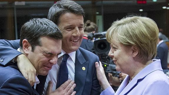 Alexis Tsipras, Matteo Renzi y Angela Merkel. 