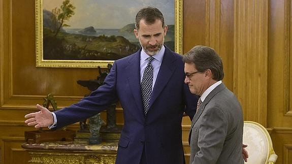El Rey ha recibido en su despacho al presidente de la Generalitat, Artur Mas.