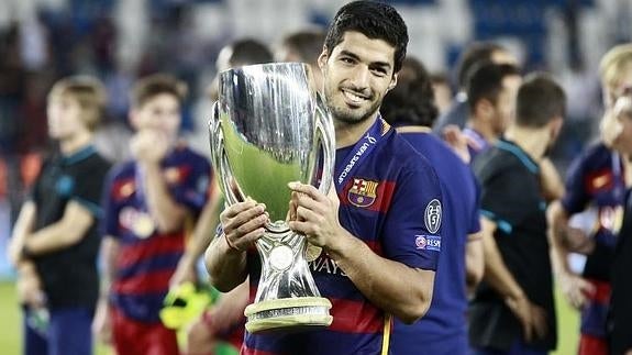 Luis Suárez, después de ganar la Supercopa de Europa con el Barça. 