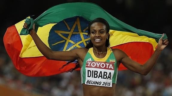 Dibaba celebra su victoria. 