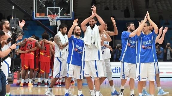 Los jugadores griegos celebran el pase a cuartos. 