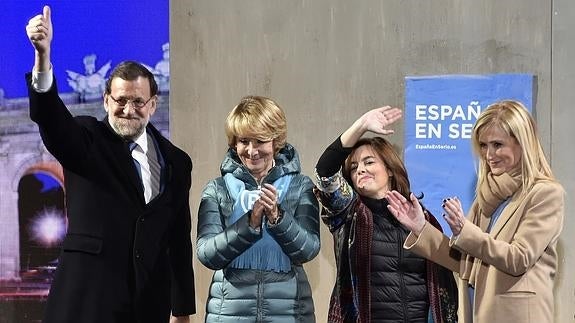 Rajoy, Aguirre, Sáenz de Santamaría y Cifuentes, antes del comienzo de la campaña electoral.