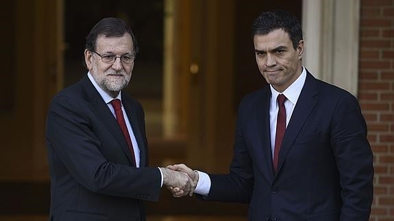 Rajoy y Sánchez, en su última reunión en La Moncloa. 