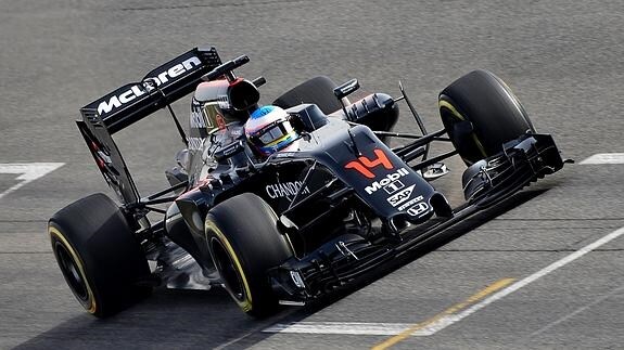 Fernando Alonso, a los mandos del MP4/31. 