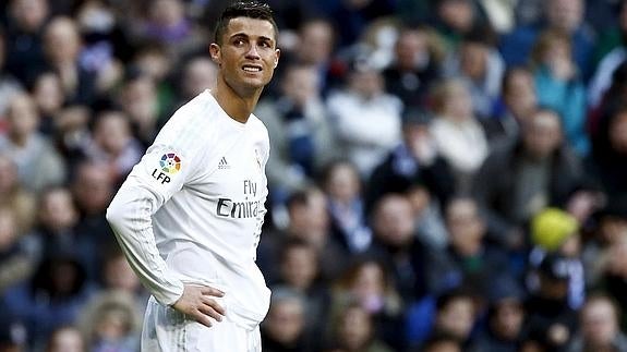 Cristiano Ronaldo se lamenta, ante el Atlético de Madrid. 