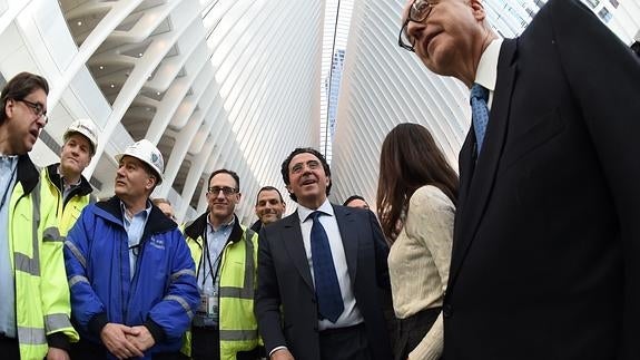 Santiago Calatrava, en el interior de la estación.