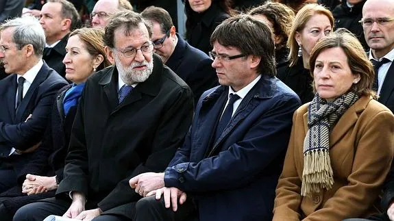 Rajoy y Puigdemont, junto a Ana Pastor y Carme Forcadell.