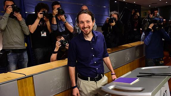 El secretario general de Podemos, Pablo Iglesias, durante su rueda de prensa de ayer. 