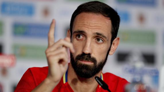 Juanfran, durante una rueda de prensa. 