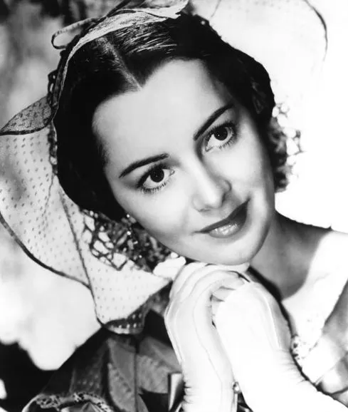 Olivia Havilland, posa en una imagen promocional de 'Lo que el viento se llevó'.