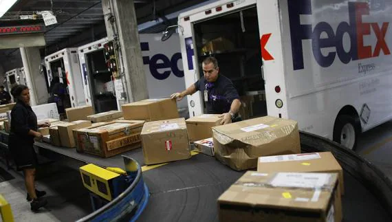 Servicio de paquetería FedEx.