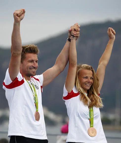 Thomas Zajac (izq) and Tanja Frank, con su medalla de bronce en Río 2016. 