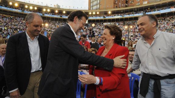 Mariano Rajoy, junto a la exalcaldesa de Valencia en 2011. 