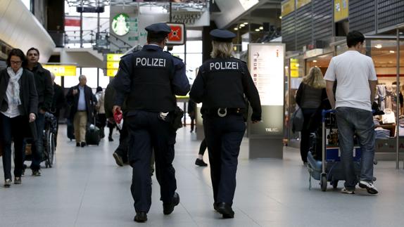 Dos agentes de Policía en Alemania.