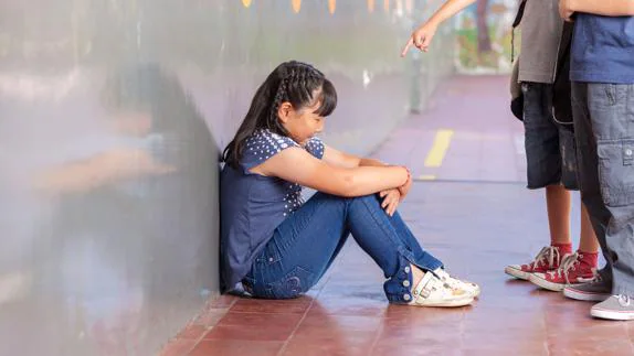 Una niña víctima de acoso escolar.