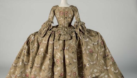 Siglo XVIII. Vestido de corte. 1748-1750.