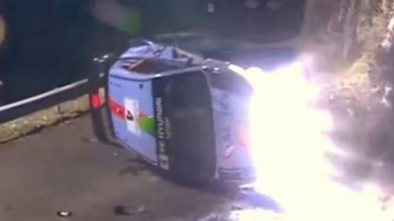 El Hyundai de Hayden Paddon, tras el accidente.Youtube