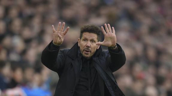 Simeone, durante el partido ante el Athletic. 